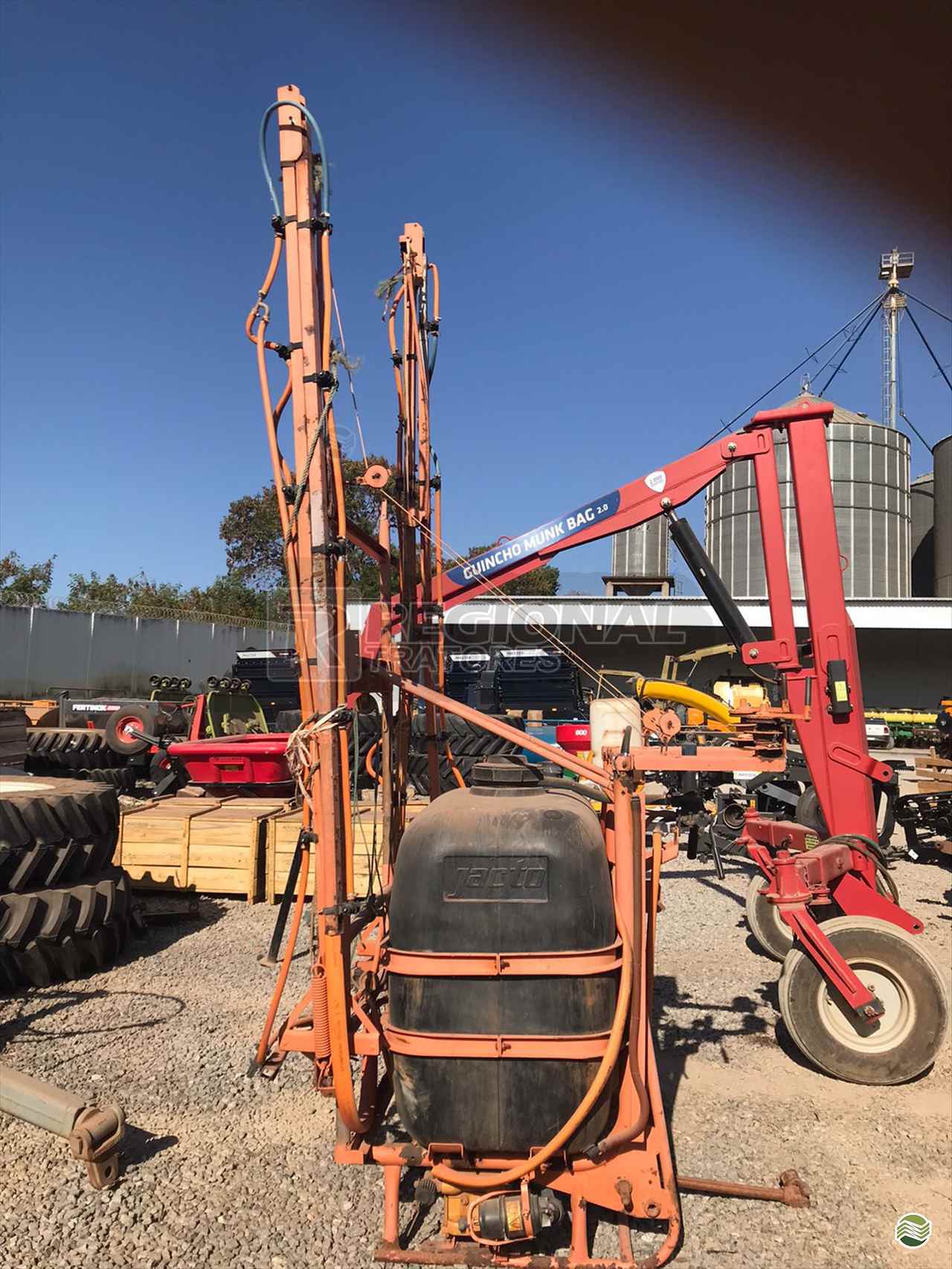 PULVERIZADOR JACTO CONDOR 600 M12 Acoplado Hidráulico Regional Tratores - Valtra PATROCINIO MINAS GERAIS MG